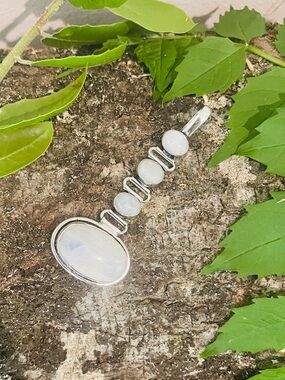 Rainbow Moonstone 925 Sterling Silver Pendant